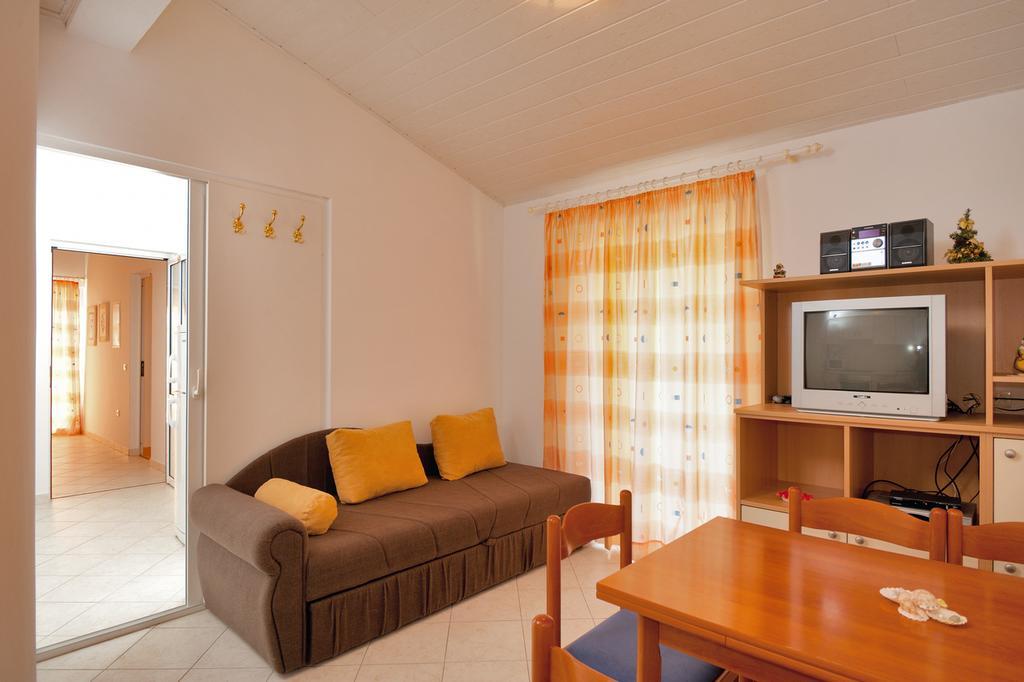 Beach Resort Apartments Bucina Baska Voda Ngoại thất bức ảnh