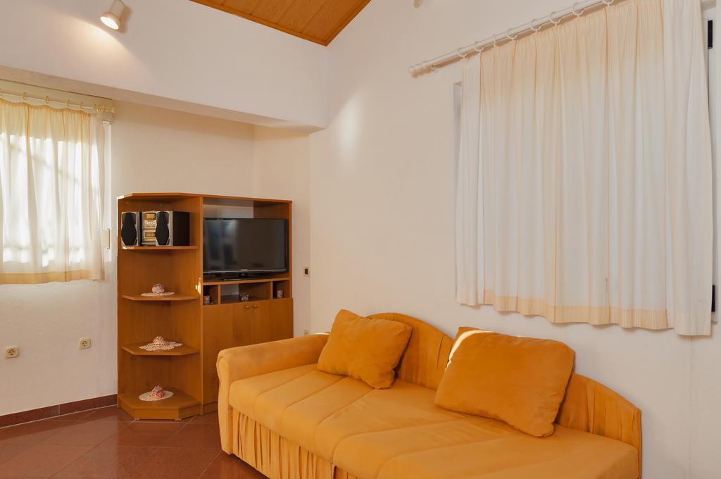 Beach Resort Apartments Bucina Baska Voda Ngoại thất bức ảnh