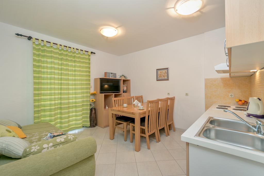Beach Resort Apartments Bucina Baska Voda Ngoại thất bức ảnh