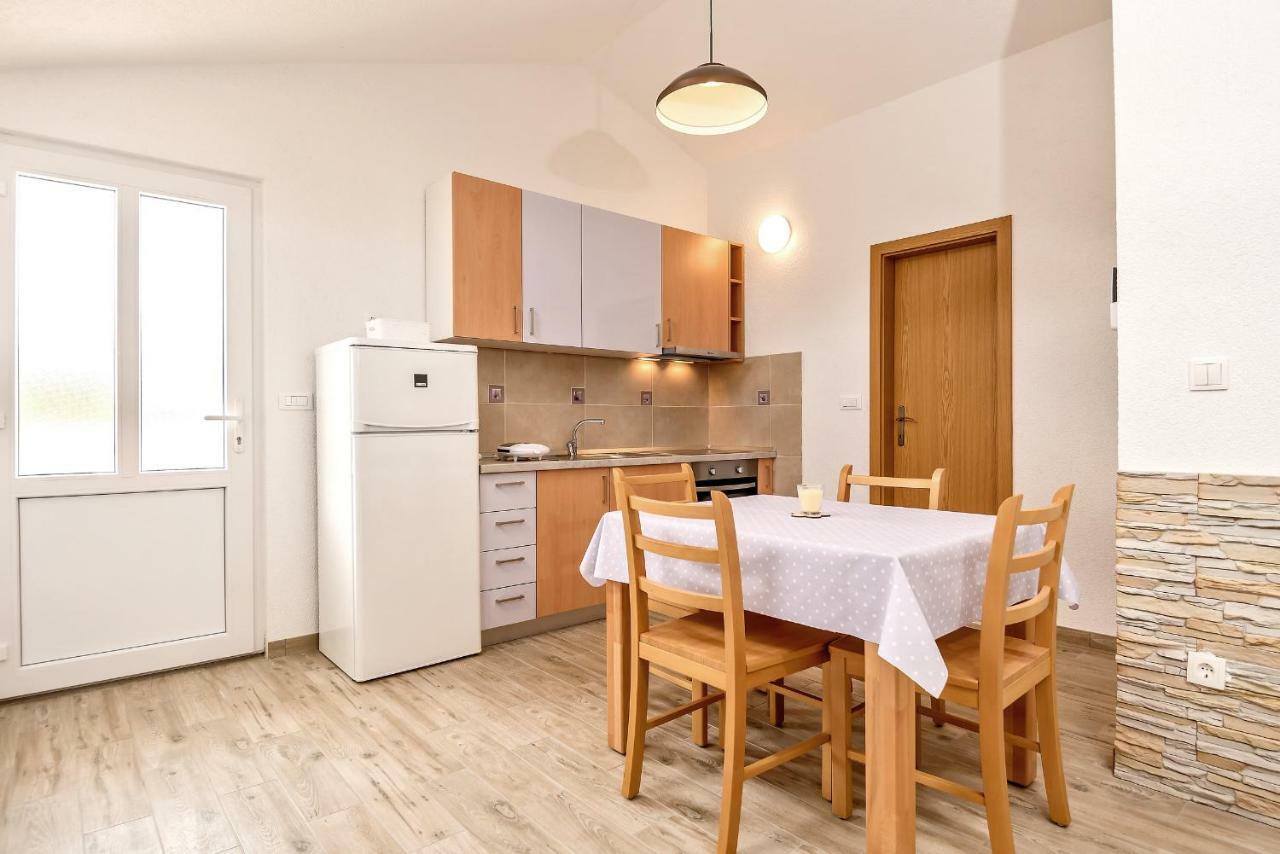 Beach Resort Apartments Bucina Baska Voda Ngoại thất bức ảnh
