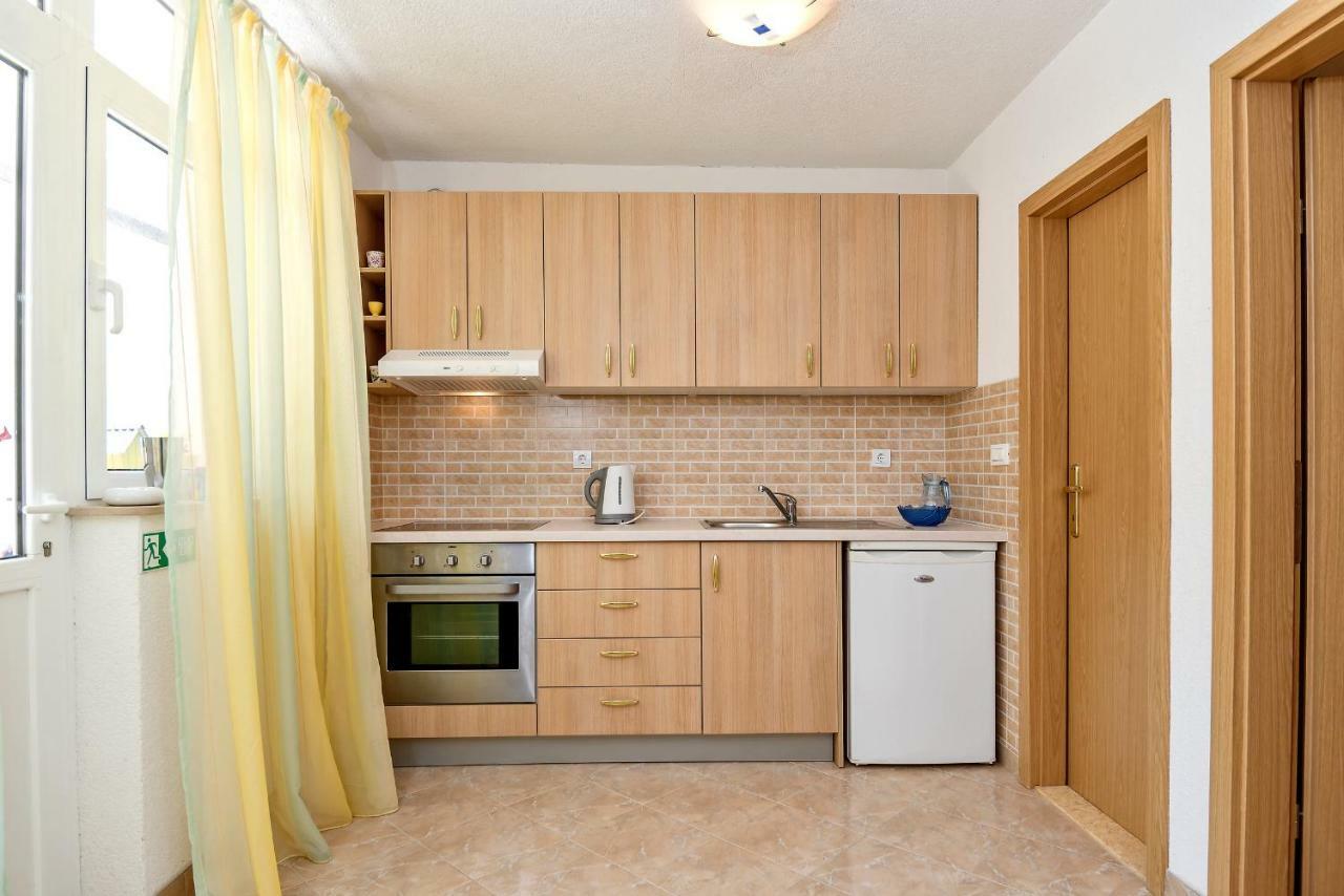 Beach Resort Apartments Bucina Baska Voda Ngoại thất bức ảnh